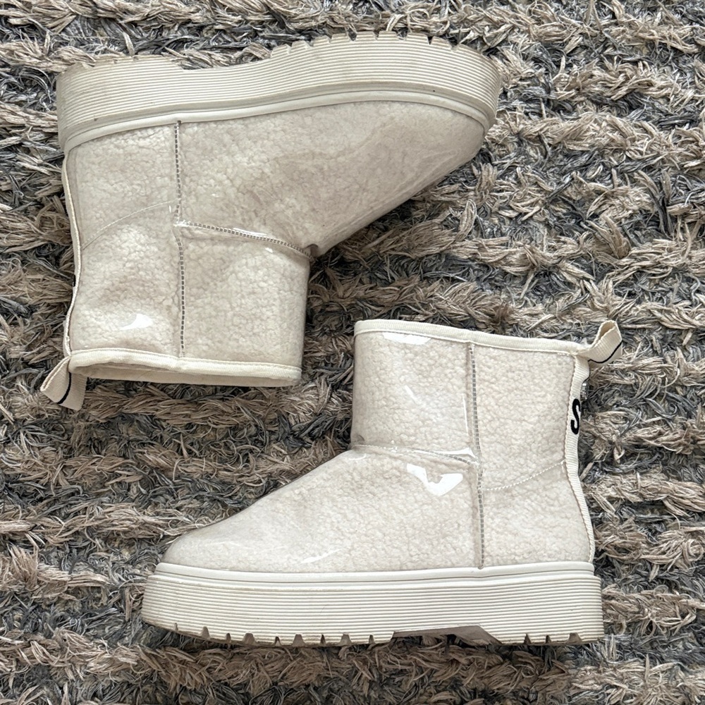 Steve Madden Darth Clear PVC Waterproof Sherpa Platform Boots Cream 6 - Picture 4 of 9